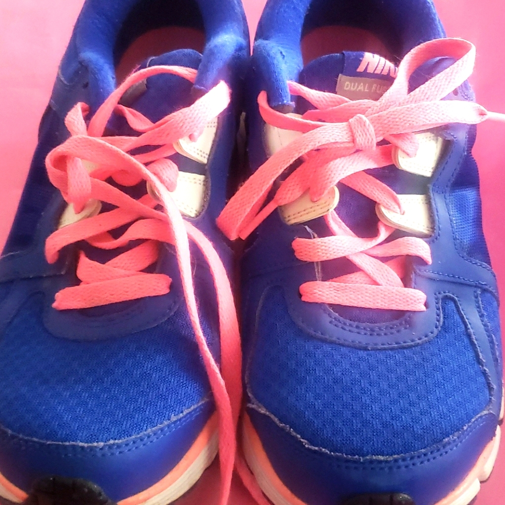 Nike dual fusion st2